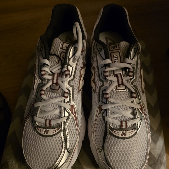 New Balance White and Maroon Sneakers - Picture 3 of 12